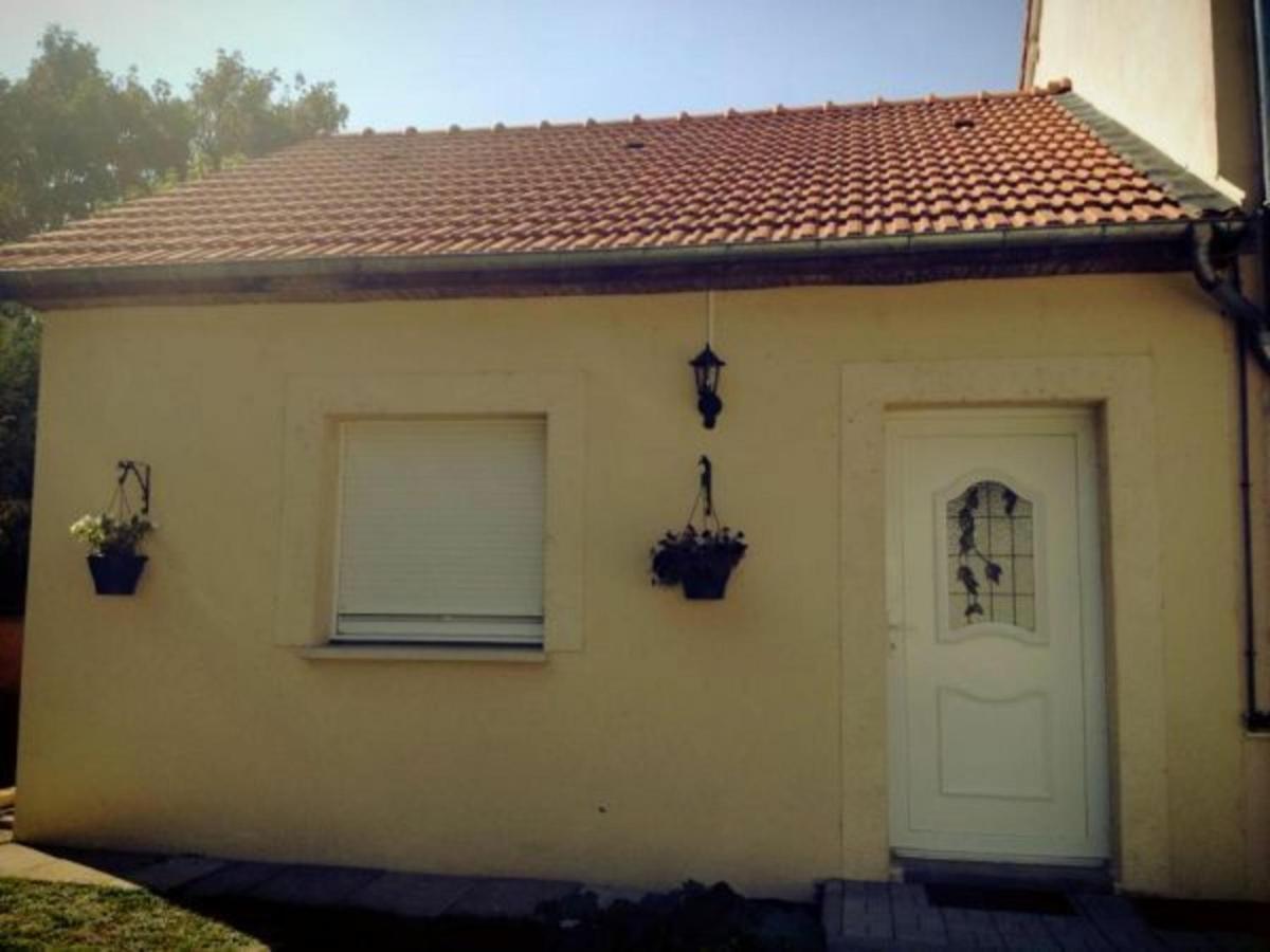 Charmant Gite A Etain, Tout Inclus, Proche Verdun Avec Terrasse Et Parking - Fr-1-585-3 Екстер'єр фото